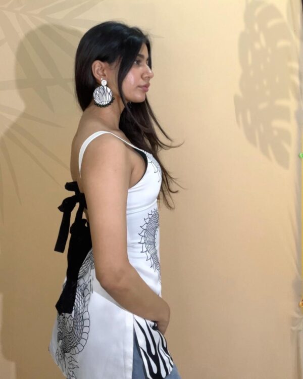 LAAVANYA - Black & White